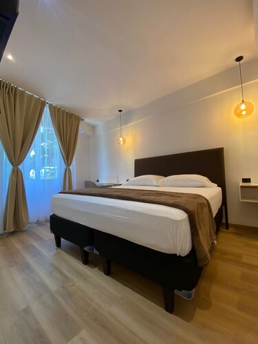 Hotel Merendon Express
