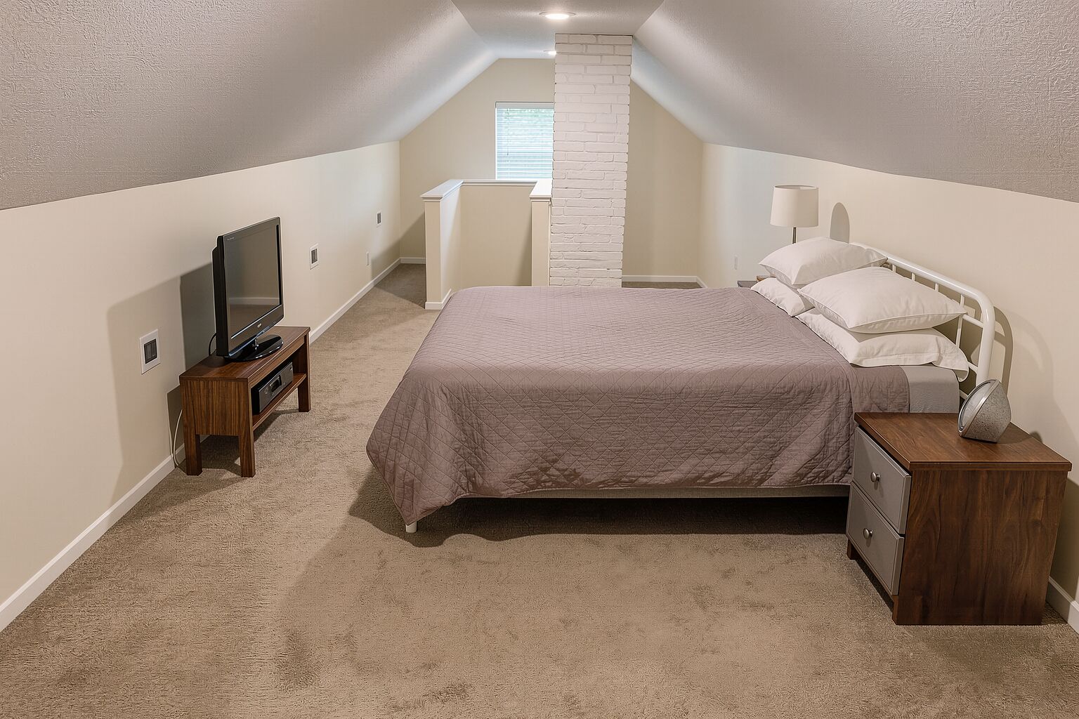 3 bedrooms, iron/ironing board, Internet, bed sheets