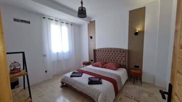 3 chambres, fer et planche à repasser, Wi-Fi, draps fournis