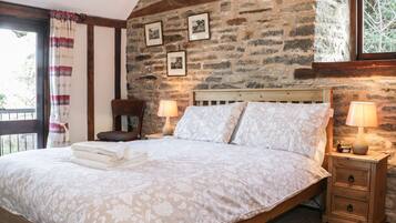 2 bedrooms, individually decorated, individually furnished, free WiFi