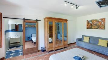 1 chambre, fer et planche à repasser, Wi-Fi, literie fournie