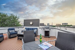 Outdoor dining - Pearl District Oasis: Rooftop Terrace & Panoramic City Views (San Antonio)