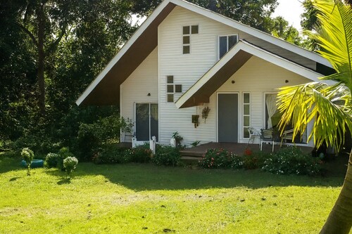 Peaceful private house in nature, steps from the heart of Hanga Roa