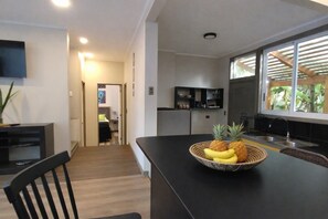 Dining - Peaceful private house in nature, steps from the heart of Hanga Roa (Hanga Roa)