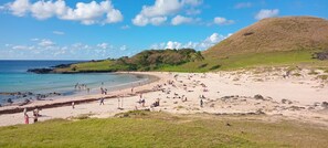 Beach - Peaceful private house in nature, steps from the heart of Hanga Roa (Hanga Roa)