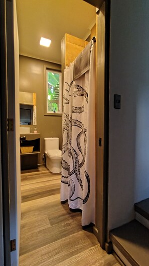 Bathroom - Peaceful private house in nature, steps from the heart of Hanga Roa (Hanga Roa)