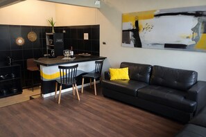 Living area - Peaceful private house in nature, steps from the heart of Hanga Roa (Hanga Roa)