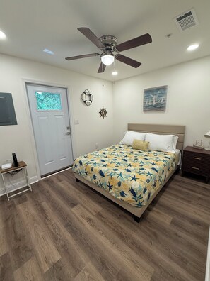 2 bedrooms, desk, iron/ironing board, free WiFi - Gulfport Townhome: Central to Beaches/Casinos/Shopping (Gulfport)
