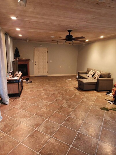 Cozy Room in Union City with Pool