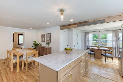 5BR Historic Retreat on 3 Acres | Near Polaris