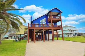 Exterior - Blue Pearl Walk to Beach Sleeps 9 New Golf Cart Option (Bolivar Peninsula)