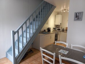 Private kitchen - Gite Roosevelt 4 persons 500m from Utah Beach (Sainte-Marie-du-Mont)
