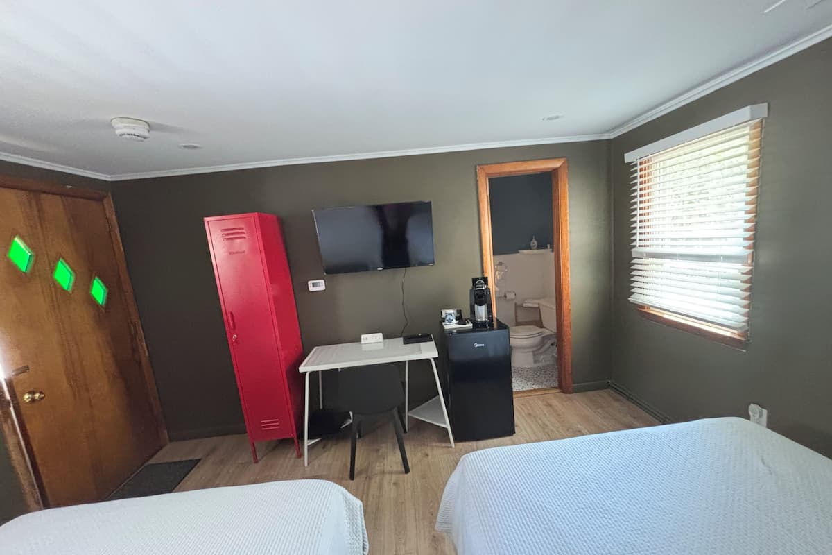 Kahden hengen comfort-huone, järvinäköala | Työpöytä, kannettavalle tietokoneelle sopiva työtila, ilmainen Wi-Fi