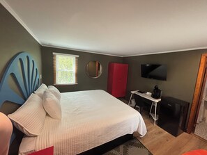 Escritorio, espacio para trabajar con laptop y wifi gratis 