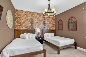 8 bedrooms, iron/ironing board, travel cot, free WiFi - Stupendous Disney Vacation Home W Private Pool (Kissimmee)