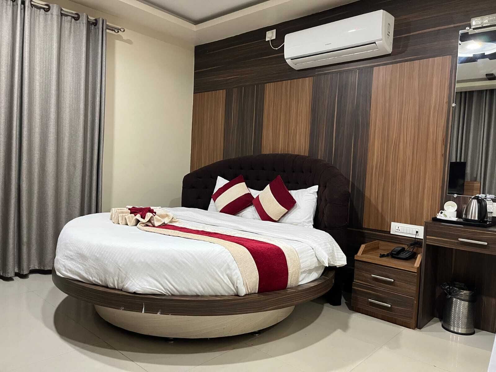 Luxury Suite, Balcony, City View