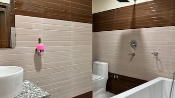 Luksussuite, balkong, byutsikt | Bad