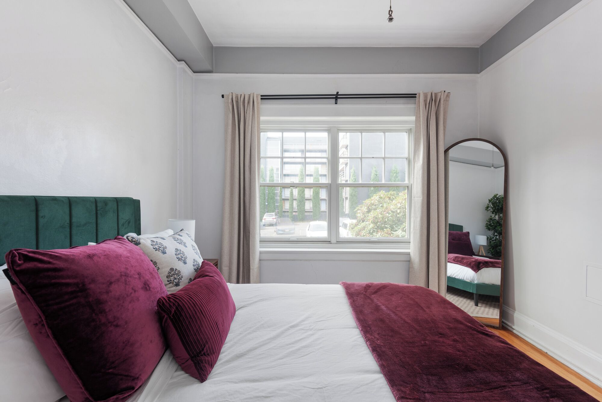 1 habitación, escritorio, tabla de planchar con plancha y wifi gratis 