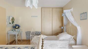 2 habitaciones, tabla de planchar con plancha, wifi y ropa de cama