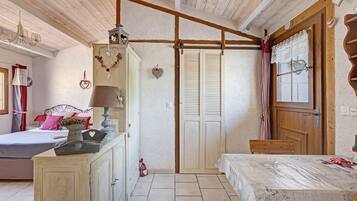 1 bedroom, iron/ironing board, WiFi, bed sheets