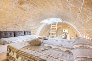 A cozy attic bedroom with a brick ceiling, a loft bed, a hammock, and a skylight. - Casa del Grano by BarbarHouse (Alessano)
