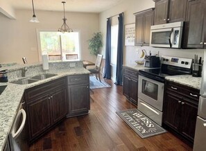 Private kitchen - Cozy Masters Getaway – 2027 Masters Rental (North Augusta)