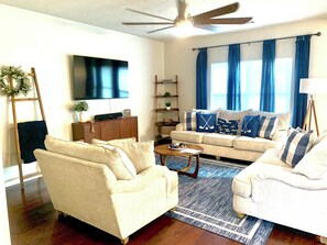 Living area - Cozy Masters Getaway – 2027 Masters Rental (North Augusta)