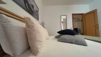 Iron/ironing board, WiFi, bed sheets