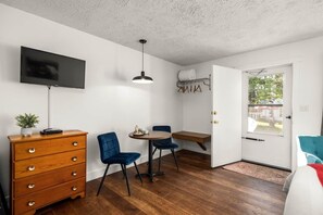 Dining - Jacobson's Cottages Cabin #3 (East Glacier Park)