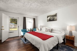 Room - Jacobson's Cottages Cabin #3 (East Glacier Park)