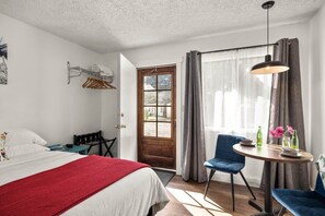 Room - Jacobson's Cottages Cabin # 5 (East Glacier Park)