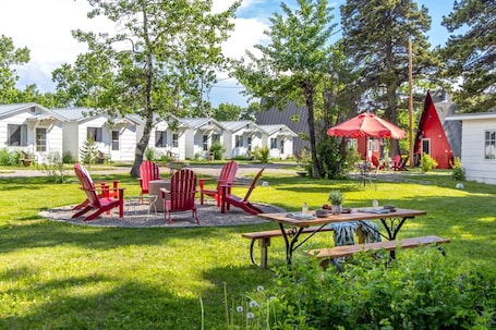 Outdoor dining. Jacobson's Cottages Cabin #6