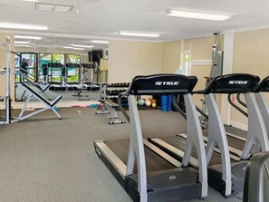 Fitness facility - 2BR Beach Villa with Balcony Pool Tennis Access (Hilton Head Island)