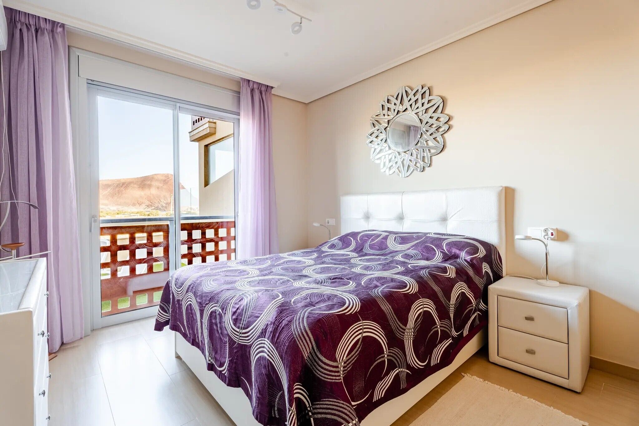 1 dormitorio, tabla de planchar con plancha, wifi y ropa de cama