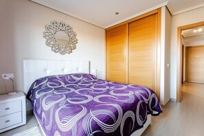 1 chambre, fer et planche à repasser, Wi-Fi, literie fournie