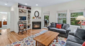 TV, fireplace, DVD player, offices - Vale, Fireplace, Pool Table | Fireside Sanctuary (Hartford)