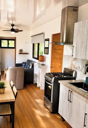 Oven, stovetop, dining tables - CasaMara #3, tropical bungalow with private SPA walking distance to the beach (Las Terrenas)