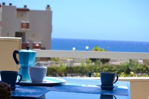 Outdoor dining - Vacation Apartment 'Costa Bella' with Sea View, Shared Pool and Wi-Fi (Granadilla)