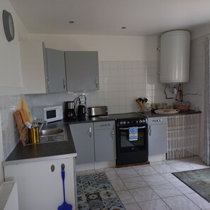 Private kitchen - Gite Barton 6 persons 500m from Utah Beach (Sainte-Marie-du-Mont)