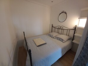 3 bedrooms, iron/ironing board, Internet, bed sheets - Gite Barton 6 persons 500m from Utah Beach (Sainte-Marie-du-Mont)