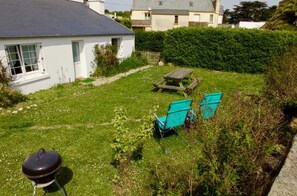 Outdoor dining - Holiday Home “Le Sémaphore” – Just 50m from the Beach (Plougasnou)