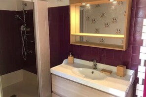 Shower, hair dryer - Holiday Home “Le Sémaphore” – Just 50m from the Beach (Plougasnou)