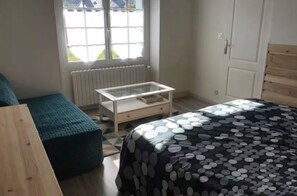 2 bedrooms, WiFi, bed sheets - Holiday Home “Le Sémaphore” – Just 50m from the Beach (Plougasnou)
