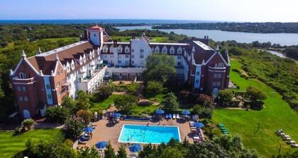 Resort Style One Bedroom Luxury Suite Simplex