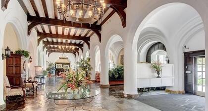 Brand Newly Renovated Resort Style One Bedroom Luxury Suite Simplex