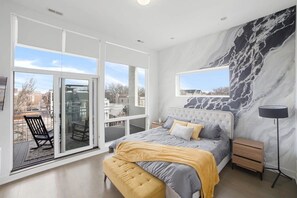 WiFi, bed sheets - Huge 4BR+4BTH Penthouse in West Town Hotspot! (Chicago)