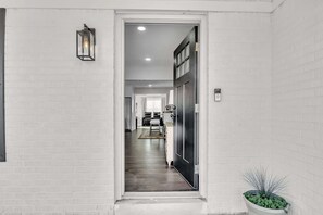Interior - 4-bed/2-bath Spacious House in Charming Columbus, Game Day Home, Fenced Backyard (Columbus)