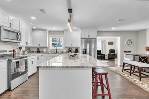 Microwave, oven, stovetop, dishwasher - 4-bed/2-bath Spacious House in Charming Columbus, Game Day Home, Fenced Backyard (Columbus)
