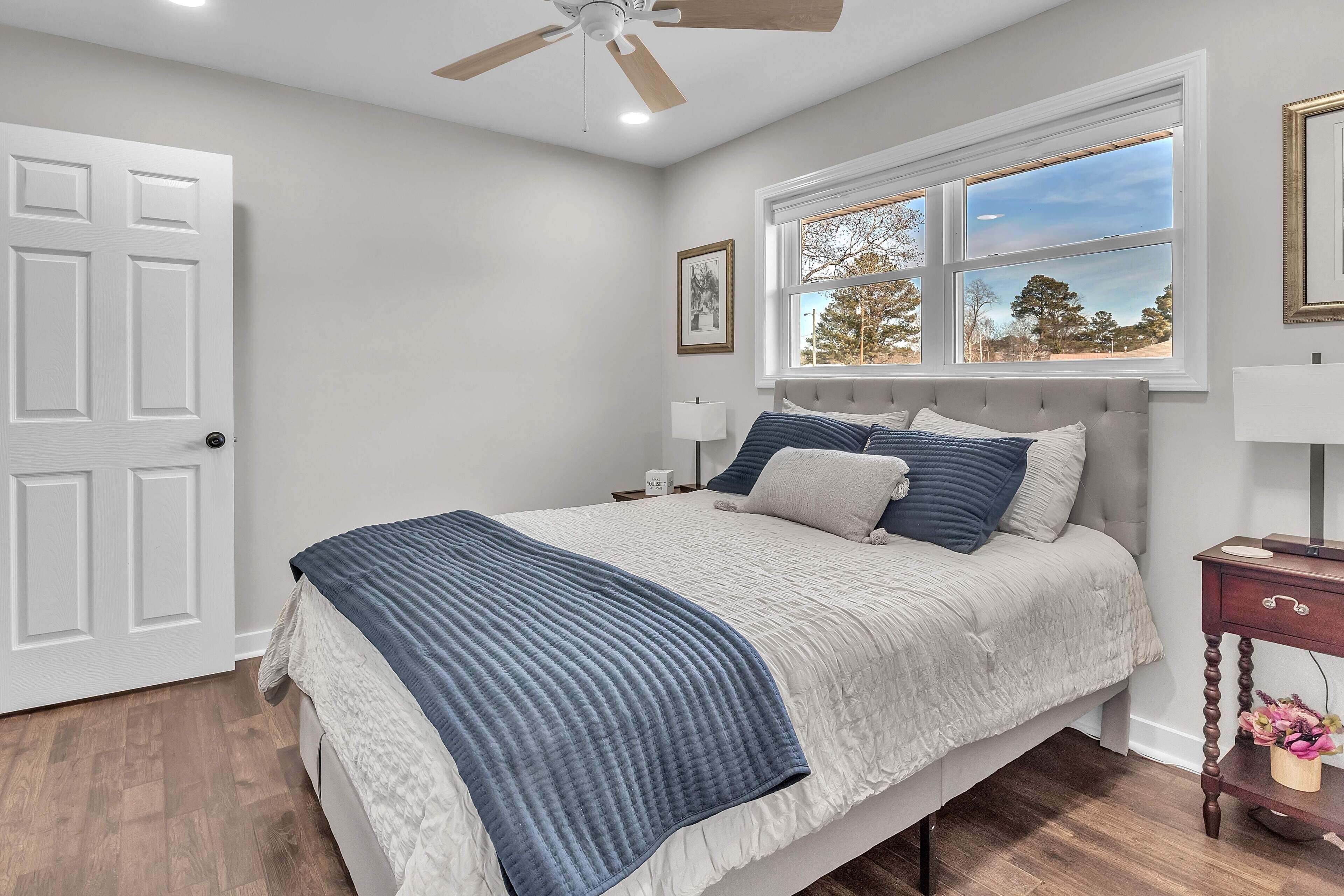 4 bedrooms, iron/ironing board, WiFi, bed sheets