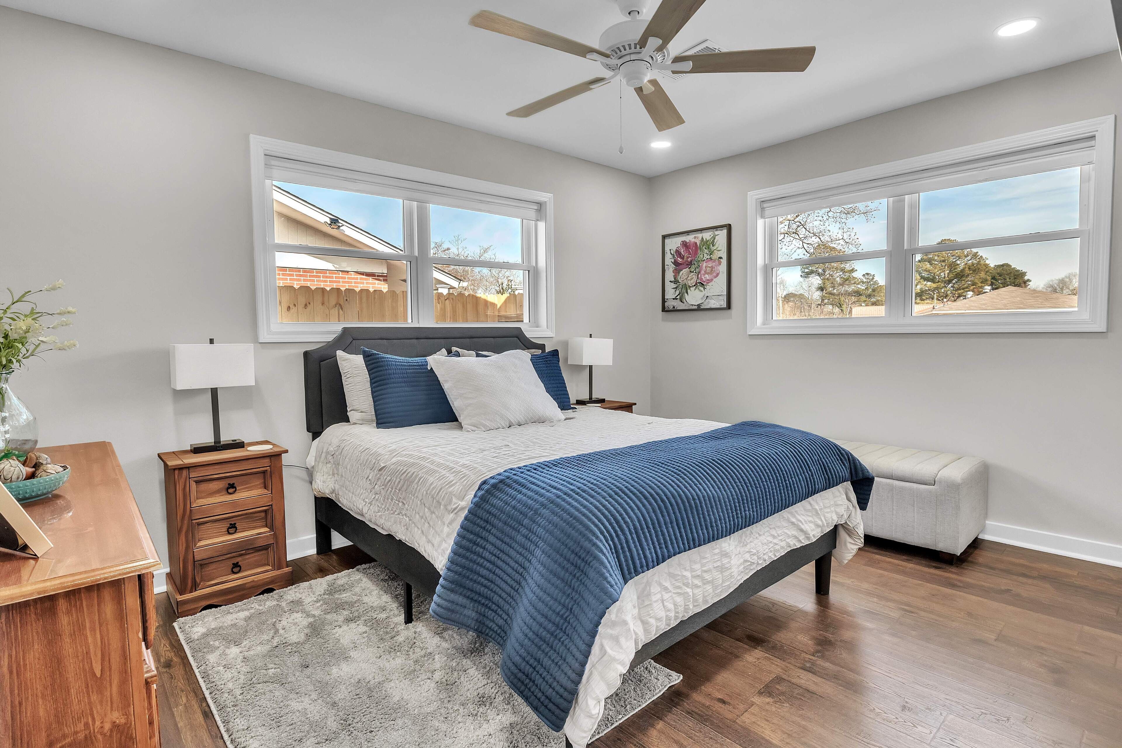 4 bedrooms, iron/ironing board, WiFi, bed sheets